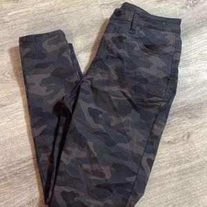 Women’s high rise skinny jeans
